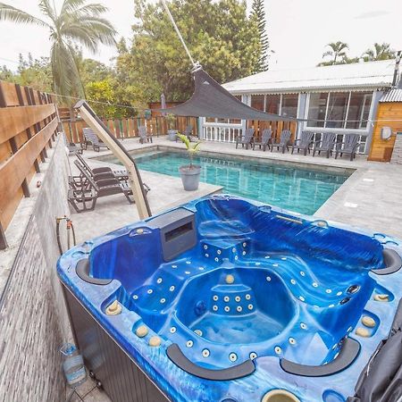 Villa L'avocat avec piscine chauffée et jacuzzi à Le Tampon Extérieur photo