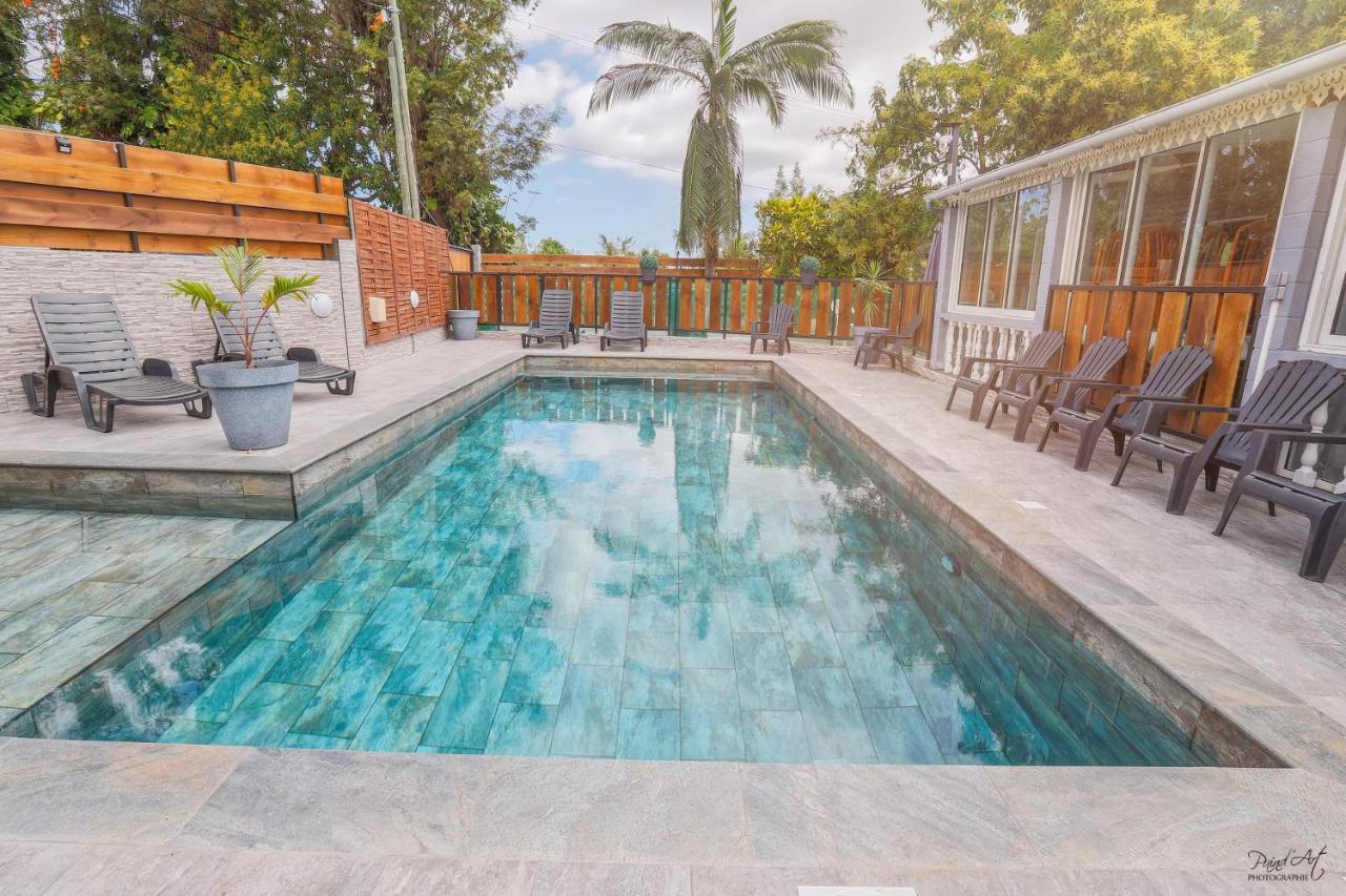 Villa L'avocat avec piscine chauffée et jacuzzi à Le Tampon Extérieur photo